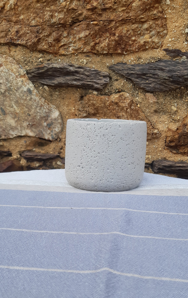pot ciment sablé gris