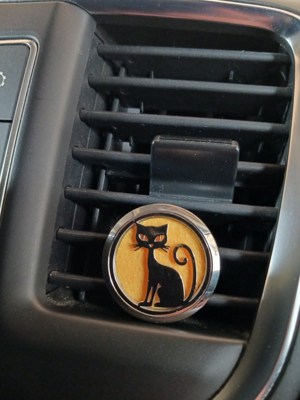 diffuseur de voiture chat