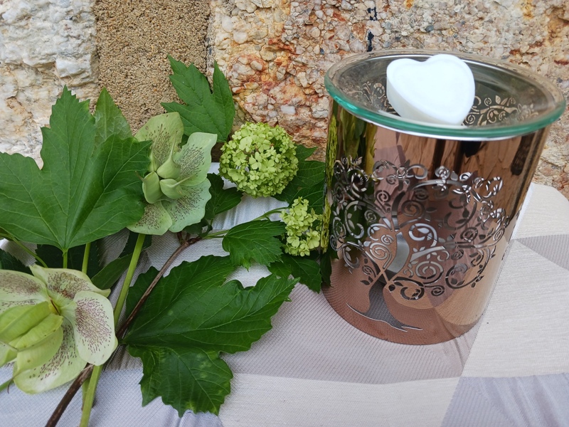 brûle parfum arbre sacré avec cœur fondant
