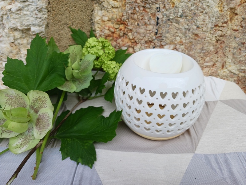 brûle parfum céramique cœur avec cœur fondant